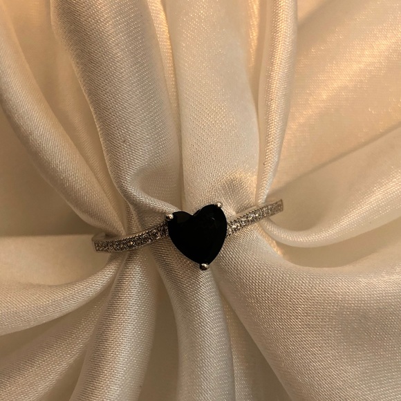 Maymouna Jewelry Jewelry - 925 Sterling Silver Black CZ Onyx Heart Cut Ring